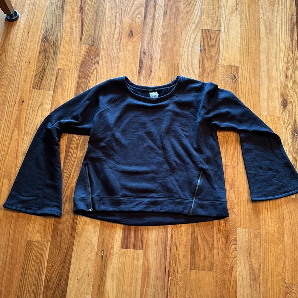 CALIA by Carrie Underwood black flare sleeves size L zippers on front like new